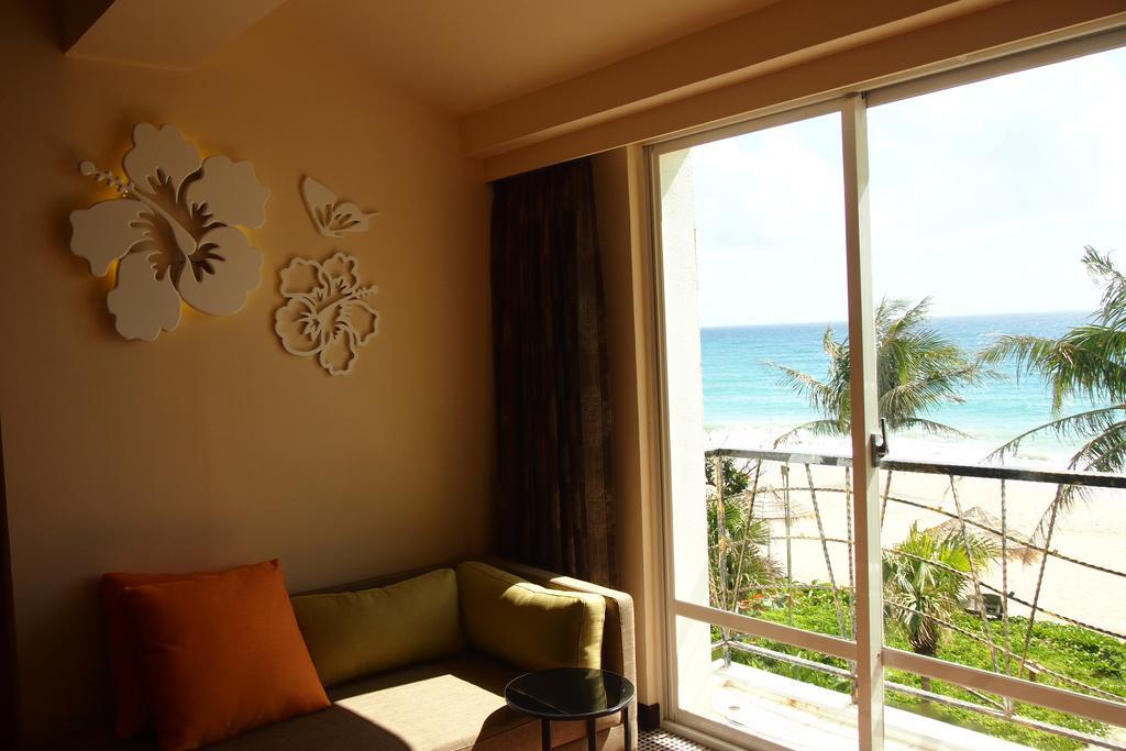 Chateau Beach Resort Кэньдин Экстерьер фото A room at the Grand Palladium Hotel